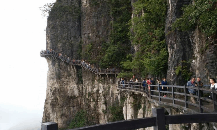 恩施大峽谷導(dǎo)游服務(wù)_專(zhuān)業(yè)講解員_一日游陪同